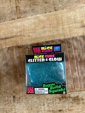 Nice Cube Glitter & Glow Super Solid Squish - Blue Glitter